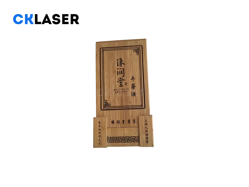 木制衣架logo激光刻字機(jī)個(gè)性化深度打標(biāo),為你私人定制